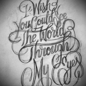 Эскиз татуировки надписи 'I Wish You Could See The World Through My Eyes' выполненный в декоративном стиле с замысловатыми узорами.