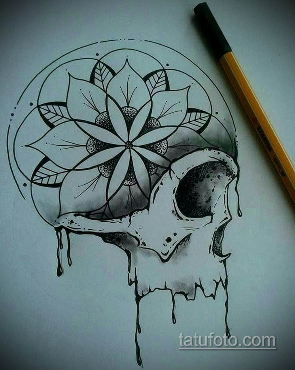 тату череп на кисти эскиз 17.09.2019 №002 - skull tattoo on brush sketch - tatufoto.com