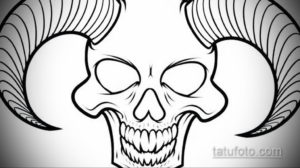 Простой эскиз татуировки: череп с большими рогами, выполненный в графичном стиле. Идеально для любителей минимализма и темных образов.