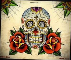 Фотография цветного эскиза татуировки в стиле Sugar Skull с изображением черепа, украшенного цветами и узорами. Яркий и красочный дизайн, популярный в мексиканской культуре.