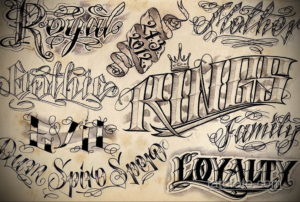 Фото нескольких эскизов татуировок с надписями 'Royal', 'King', 'Loyalty' в стиле Chicano, выполненных черным контуром с декоративными элементами.