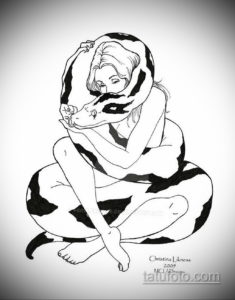 Черно-белый эскиз татуировки, изображающий змею, обвивающуюся вокруг обнаженной женщины, сидящей в позе лотоса.