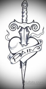 Эскиз татуировки: сердце, пронзенное мечом, с надписью 'PAIN'. Минималистичный черно-белый рисунок.