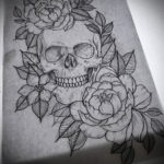 эскизы тату череп с цветами 17.09.2019 №010 - Skull tattoo sketches with flo - tatufoto.com