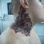 тату биомеханика на шее 31.10.2019 №013 - biomechanics tattoo - tatufoto.com