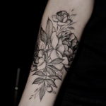 фото женской тату с цветами 21.10.2019 №015 - female tattoo with flowers - tatufoto.com
