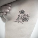 фото женской тату с цветами 21.10.2019 №065 - female tattoo with flowers - tatufoto.com