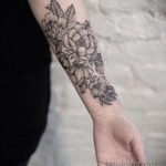 фото женской тату с цветами 21.10.2019 №086 - female tattoo with flowers - tatufoto.com