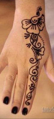 Пример временной татуировки хной на фото 11.11.2019 №289 -henna tattoo- tatufoto.com