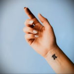 женские тату на запястье 18.11.2019 №060 -women’s wrist tattoos- tatufoto.com