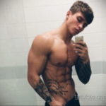 красивый парень с татуировко 24.11.2019 №030 -handsome guy with a tattoo- tatufoto.com
