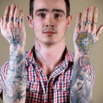 красивый парень с татуировко 24.11.2019 №048 -handsome guy with a tattoo- tatufoto.com