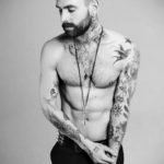 красивый парень с татуировко 24.11.2019 №050 -handsome guy with a tattoo- tatufoto.com