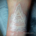 пример белого рисунка татуировки 11.11.2019 №013 -Tattoos in white- tatufoto.com