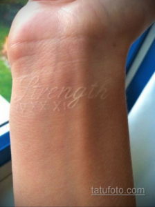 пример белого рисунка татуировки 11.11.2019 №104 -Tattoos in white- tatufoto.com