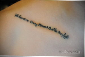 Фото тату: тонкая надпись 'We Survive Every Moment But The Very Last' выполнена на плече, демонстрируя минималистичный стиль и глубокий смысл.