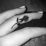 тату на пальцах женские 18.11.2019 №084 -finger tattoos for women- tatufoto.com