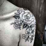 тату на плече женские 18.11.2019 №056 -women shoulder tattoos- tatufoto.com