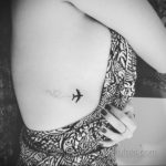 тату на ребрах женские 18.11.2019 №043 -rib tattoos for women- tatufoto.com