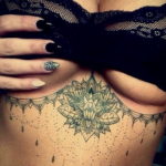 тату под грудью женские 18.11.2019 №021 -tattoo under the breast women- tatufoto.com