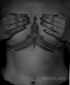 тату под грудью женские 18.11.2019 №046 -tattoo under the breast women- tatufoto.com