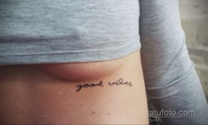 тату под грудью женские 18.11.2019 №051 -tattoo under the breast women- tatufoto.com