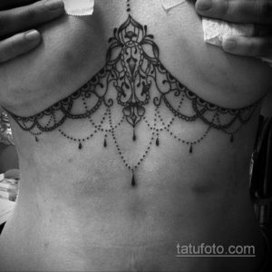 тату под грудью женские 18.11.2019 №057 -tattoo under the breast women- tatufoto.com