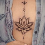 тату под грудью женские 18.11.2019 №071 -tattoo under the breast women- tatufoto.com