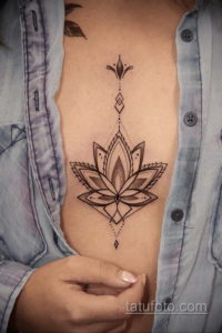 тату под грудью женские 18.11.2019 №071 -tattoo under the breast women- tatufoto.com