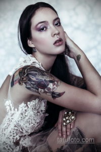 фото красивая девушка с тату 24.11.2019 №102 -beautiful girl with a tattoo- tatufoto.com