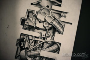 Черно-белый эскиз татуировки, изображающий механический блок с шестеренками, трубами и металлическими пластинами. Рисунок выполнен в стиле биомеханика.