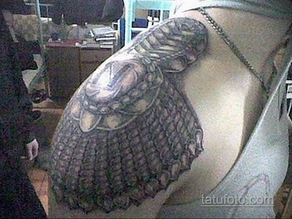 Татуировки погон на плече Гусарский