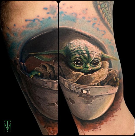 Фото пример татуировки с персонажем Бэйби Йода (Baby Yoda) из сериала Мандалорец - фото 2