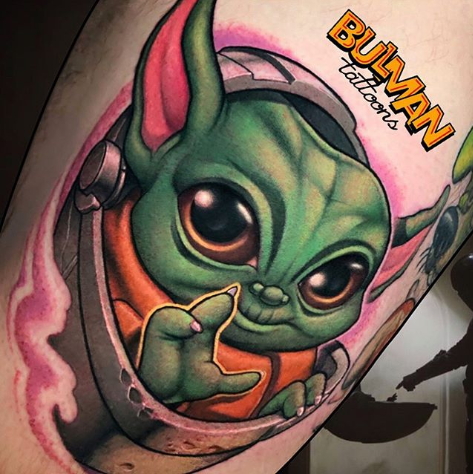 Фото пример татуировки с персонажем Бэйби Йода (Baby Yoda) из сериала Мандалорец - фото 5