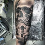 на фото татуировка в стиле Хоррор 12.12.2019 №098 -horror tattoo- tatufoto.com