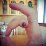 тату диамант на пальце 02.12.2019 №013 -diamond finger tattoo- tatufoto.com