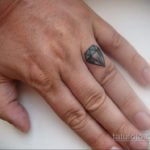 тату диамант на пальце 02.12.2019 №023 -diamond finger tattoo- tatufoto.com