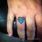 тату диамант на пальце 02.12.2019 №024 -diamond finger tattoo- tatufoto.com