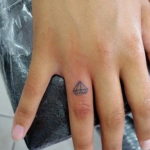 тату диамант на пальце 02.12.2019 №030 -diamond finger tattoo- tatufoto.com