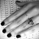 тату диамант на пальце 02.12.2019 №034 -diamond finger tattoo- tatufoto.com