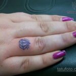 тату диамант на пальце 02.12.2019 №057 -diamond finger tattoo- tatufoto.com