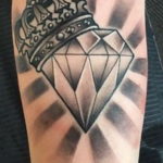 тату диамант с короной 02.12.2019 №006 -diamond tattoo with crown- tatufoto.com