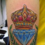 тату диамант с короной 02.12.2019 №042 -diamond tattoo with crown- tatufoto.com