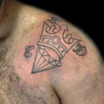 тату диамант с короной 02.12.2019 №045 -diamond tattoo with crown- tatufoto.com