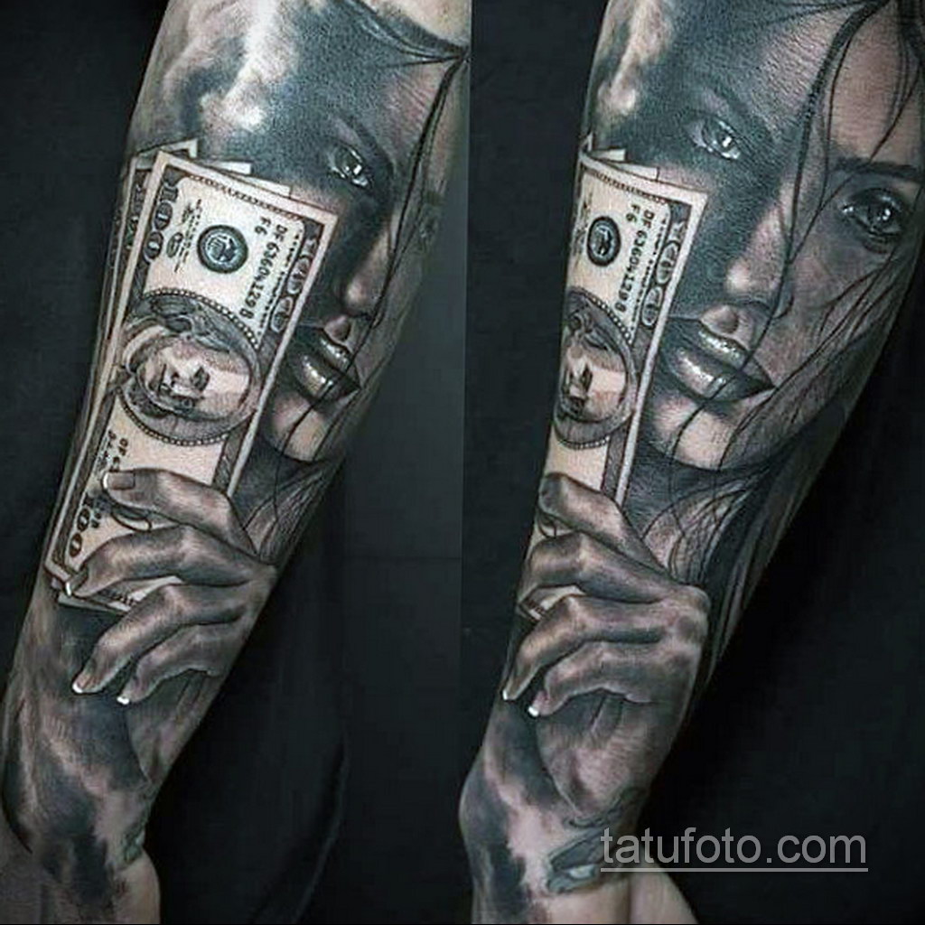 татуированный человек с деньгами