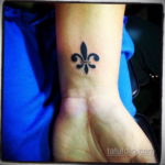 фото рисунка тату с геральдической лилией 14.12.2019 №016 -heraldic lily- tatufoto.com