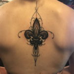 фото рисунка тату с геральдической лилией 14.12.2019 №041 -heraldic lily- tatufoto.com