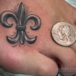 фото рисунка тату с геральдической лилией 14.12.2019 №046 -heraldic lily- tatufoto.com