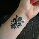 фото рисунка тату с геральдической лилией 14.12.2019 №047 -heraldic lily- tatufoto.com