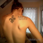 фото рисунка тату с геральдической лилией 14.12.2019 №077 -heraldic lily- tatufoto.com